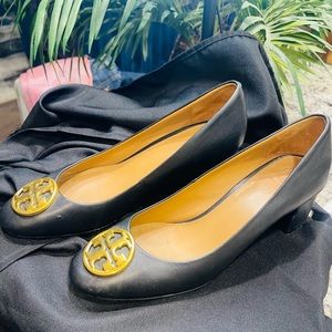 Like New - Tory Burch Black Pump